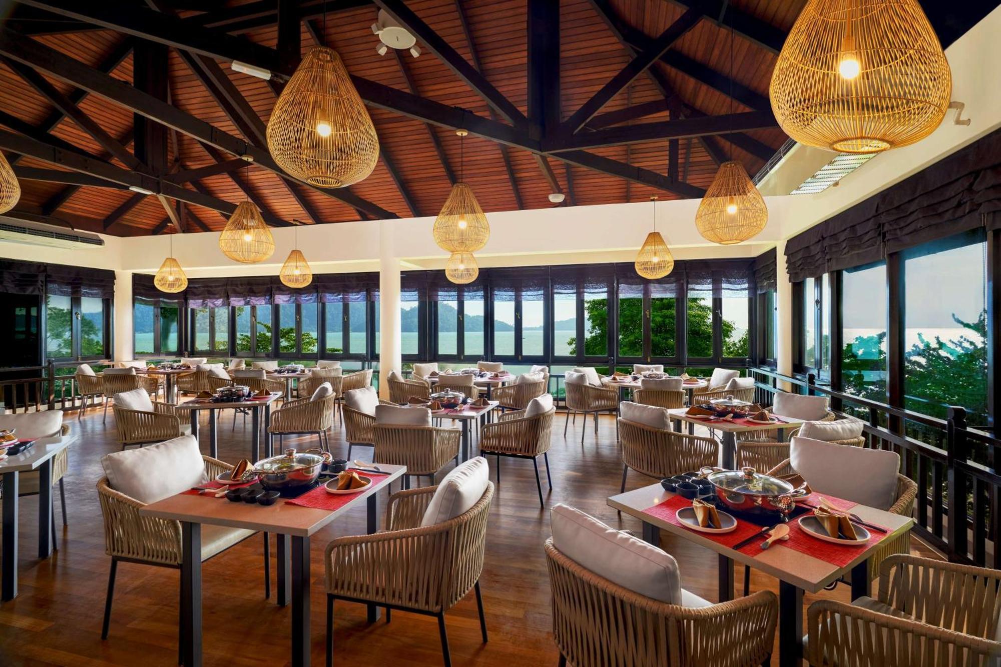Doubletree By Hilton Damai Laut Hotell Lumut Eksteriør bilde
